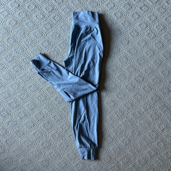 Athleta Salutation Jogger Blue Star Color Size Medium Regular Full Length - Picture 6 of 8